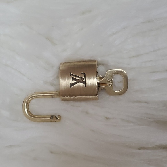 Louis Vuitton Lock and Key #314 - Picture 4 of 4